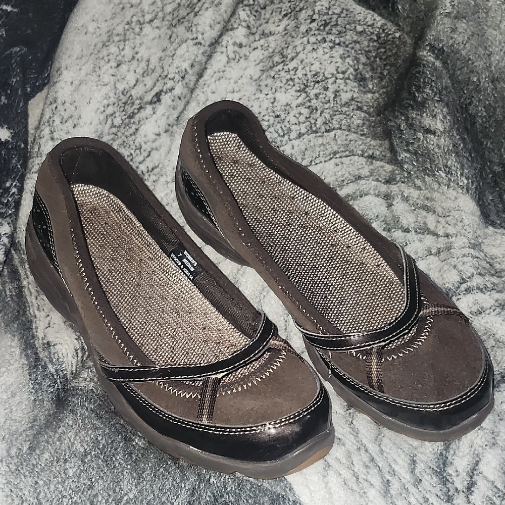 L.L. Bean Women's Brown and Black Flats